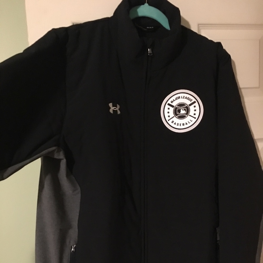 NWT Men’s Under Armour black puffer jacket.